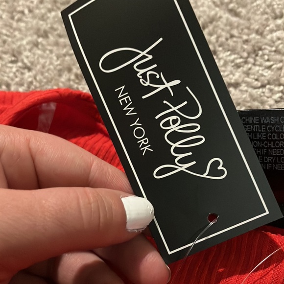 Red Pointed Blouse - Picture 4 of 6